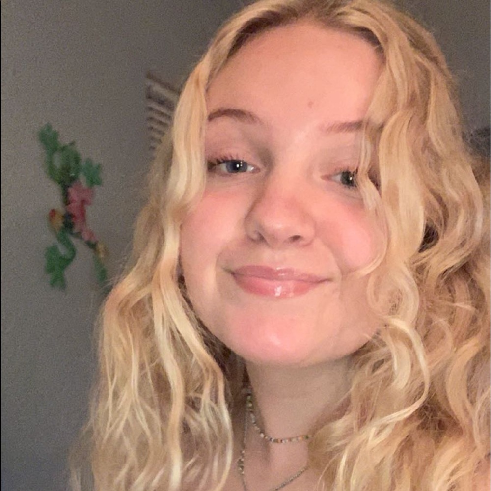 hi im elizabeth!!☮️🦋🍄